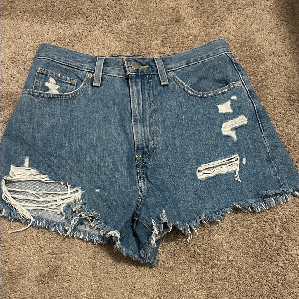Levi’s High Waisted Mom Jean Shorts Size 28